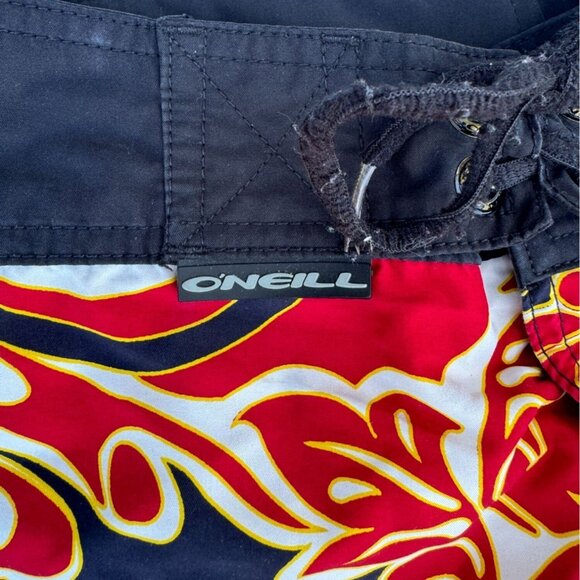 O'Neill Mens Sz  28.5 Waist Red Black Hawaiian Tribal Pattern Drawstring Logo - Picture 5 of 10